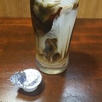 キッチン ブルー グローブ - ミルクを入れます