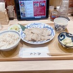 あんちすてーき とろろ麦めし 豚丸 - 