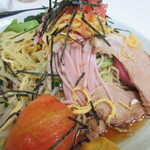 三喜食堂 - チャーシュー下に刻みハム/キュウリ