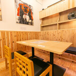 生姜焼き定食専門店 元気が出る食堂 - テーブル席