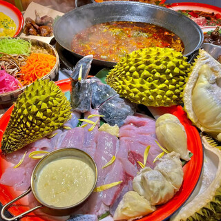 Durian and snails◎ Hot pot that boasts 5 types of soups where you can enjoy the authentic taste