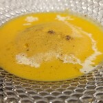 古賀圭祐 - バターナッツかぼちゃのスープ 中にはムール貝とキアヌが