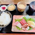 Azuma屋 - お刺身定食