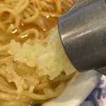 おおぎやラーメン - 4粒分を投入！！