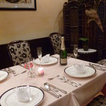 レストラン シャンソニエ - 1F テーブル席