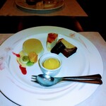 志喜亭 - グレープフルーツの？？忘れた、マンゴーシャーベット　お腹いっぱいでも食べれてしまう