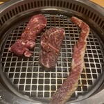 幸せの焼肉食べ放題 かみむら牧場 - 