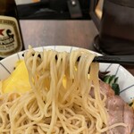 麺恋処 き楽 - ツルパツ自家製麺は中盛り無料でボリューム満点