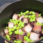 日本料理 TOBIUME - ⑪関門蛸(福岡県関門海峡産、真蛸、雌)、枝豆(山口県下関産)の炊き込みご飯(お米:福岡県産元気つくし)
      瀬戸内の釣り船は夏には蛸の炊き込みご飯が出るので懐かしい味わい、でもこっちの方が断然美味しい