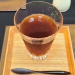日本料理 TOBIUME - 飲み物③焙煎士:矢澤太輝氏がローストした珈琲豆をブレンドした水出し珈琲(ブラジル豆・メキシコ豆・ペルー豆のブレンド)【水:岡垣町の100年以上掛けて自然濾過された天然地下水】