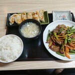 聚楽園 - レバーとにんにくの芽炒め¥680＆餃子¥480＆ライス¥200