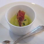 ICARO miyamoto - メロンシャーベットとモーラ・ロマニョーラ豚のコッパ