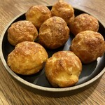 213091891 - アミューズのグジェール(チーズを練りこんだシュー)