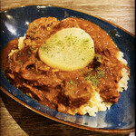 ● Beef tendon curry● Soup, salad, and drink included. Free large serving of rice.