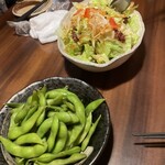 焼鳥・鮮魚×個室和ダイニング 二代目 鳥久 - サラダと枝豆