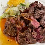 キャトルラパン 北梅田 - 中の方、かなり赤い