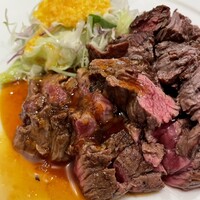 キャトルラパン 北梅田 - 中の方、かなり赤い