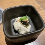 地下だけど入ったら雰囲気が良くて料理人がしっかり食事を作ってお酒もたくさんあって楽しいお店。ごんべえ - 