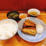 季節料理 三味 - ★★鯖塩焼き 900円 人気のランチを注文してみた！多少 肉厚ではあるがどこにでもある 鯖の塩焼き。