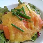 Bistro Osier - 葉野菜とスモークサーモンのサラダ