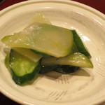 新宿割烹 中嶋 - 生ザーサイとキュウリのお漬物。ゴマ油が艶と良い風味を。