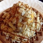 プティパレ - キャラメル＆アーモンドワッフル(945円)