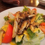 トスカーナ - 熱々キノコと生野菜のサラダ　マスタードソース