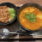 Karubi Don To Sun Dwubu Sem Monten Kandon - カルビ丼海鮮純豆腐セット