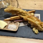 ビストロ vinvin - 穴子の天ぷらとさつまいもスティック、これにつけるハニーバター最高！！