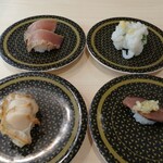 はま寿司 - 左側上から⇒直火焼まぐろ、大葉まいか握り、青森県産大粒蒸しほたて、炙りねぎ塩牛たん握り