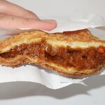 パンドノレーブ -  ・「カレーパン(¥237)」の断面。