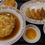 餃子の王将 - 京風ダレ天津飯定食(鶏の唐揚げ、良く焼き餃子、スープ)