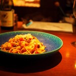 WINE SALON R - イカと黒オリーブのトマトソーススパゲッティ