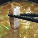 麺や しし丸。 - つけ汁のチャーシュー