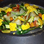 Bee - 野菜ごとに火入れを変えたサラダ