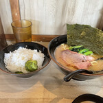 初代 麺家 あくた川 - らーめん（830円）ごはん（50円）