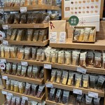 無印良品 - 料理写真:沢山の種類のバームクーヘンがあります(^^)お好みで……チョイス!!