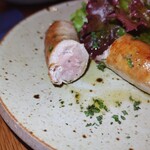 Bee - 真ん中は赤みが残るソーセージ