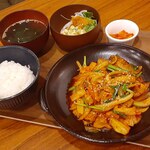 チヂミが自慢の韓国料理居酒屋 おんどる - 豚キムチ定食