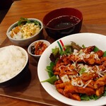 チヂミが自慢の韓国料理居酒屋 おんどる - プルダック定食