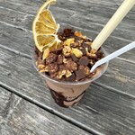 おやつ マルシェ - 　濃厚ショコラを食べる生シェイク　８８０円　(2023/08)