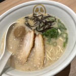 TOKYO豚骨BASE - 豚骨煮玉子ラーメン940円