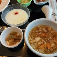 謝朋殿 幕張店 - スープ、ザーサイ、杏仁豆腐