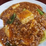 東園 - 麻婆冷やし麺。もう少し、下の麺を冷たくしておいてくれると嬉しいなぁ。下の冷え冷えと上の熱々のコラボをもっと楽しみたい♪