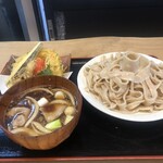 手打うどん ひら田 - 肉汁うどん、野菜天盛合せ