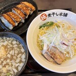 極煮干し本舗 - 鯛煮干し昆布水つけ麺と餃子