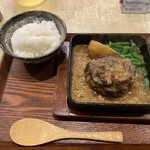 前田食堂 - ハンバーグとご飯　木のスプーンは〆ご飯用