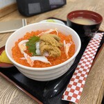 朝市食堂 - 娘は小樽丼2400円　コスパ良し！