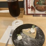 カフェ アチャ - 自家製パニール ヨーグルトのチーズケーキ＋アチャコーヒーフロート