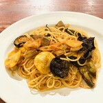 トラットリア ロマーノ - 鮮魚、ズッキーニ、ナスのトマトソース スパゲッティ